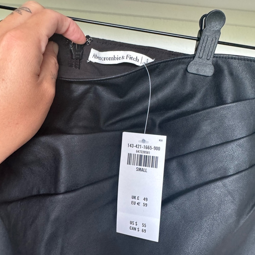NWT A&F Black Vegan Leather Skirt Sz Small - Picture 2 of 2